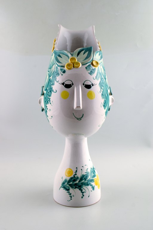 Unique and hand painted Bjørn Wiinblad 1918-2006: Vase in polychrome ceramic, 
signed at the bottom with monogram V 22, 77 (1977) Denmark.