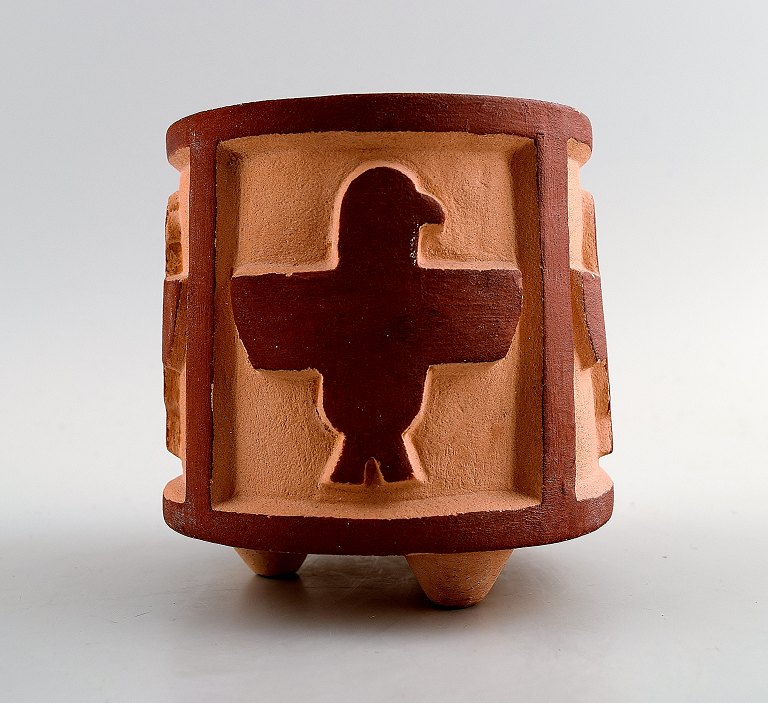 Presumably Wilhelm Kåge (1889-1960) for Farsta. Sweden, app. 1930.
Unique vase in unglazed art pottery.
