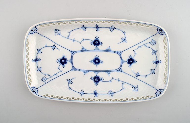 B & G Blue fluted #096 Tray, oblong (#364)
Bing & Grondahl Blue Fluted #096 Tray, oblong.