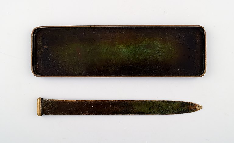 Just Andersen bronze brevkniv og pennebakke i legeret bronze. 
