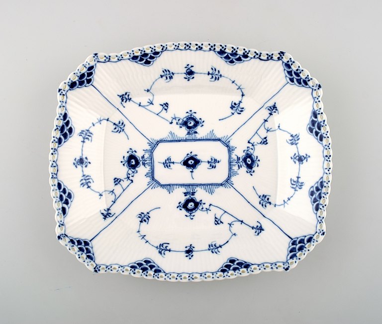 Royal Copenhagen Blue Fluted Full Lace, Bread Tray
Decoration number 1143 or 420.
