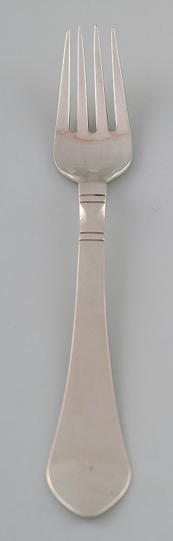 Georg Jensen. Continental (Antik)  8 stk. spisegaffel, sølvbestik, hammerslået. 
Bestikket er formgivet af Georg Jensen og designet i 1906.