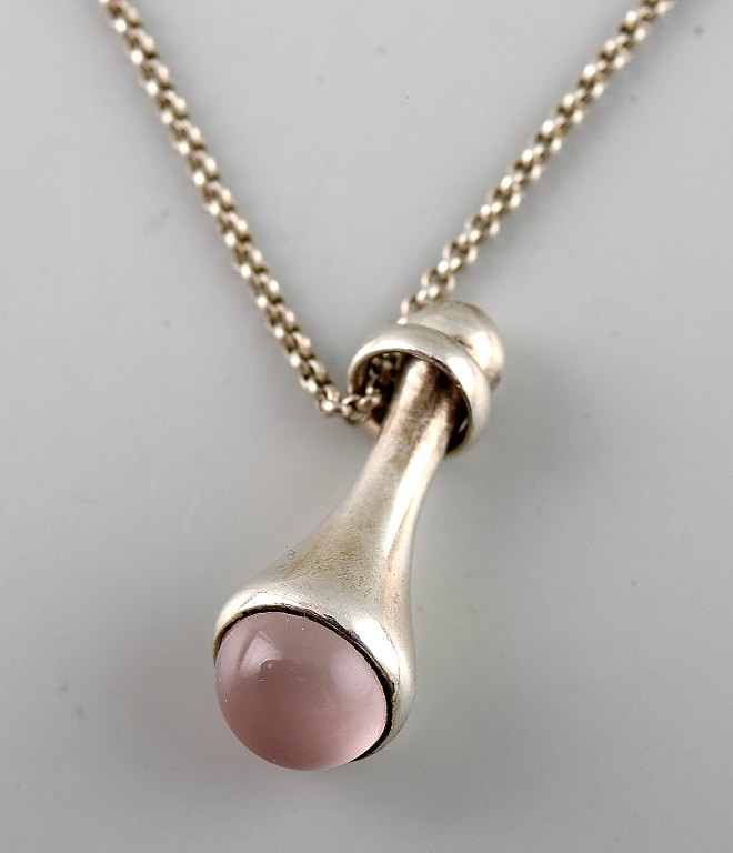 Georg Jensen: Necklace, model Droplet, 925 sterling silver, with cabochon rose 
quartz.