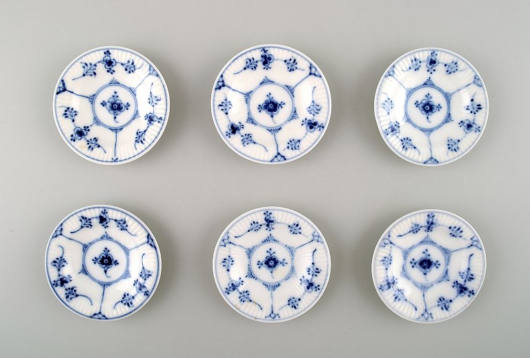 6 pieces. Royal Copenhagen Blue Fluted plain small dishes.
Number: 1/7. Envelope butter.