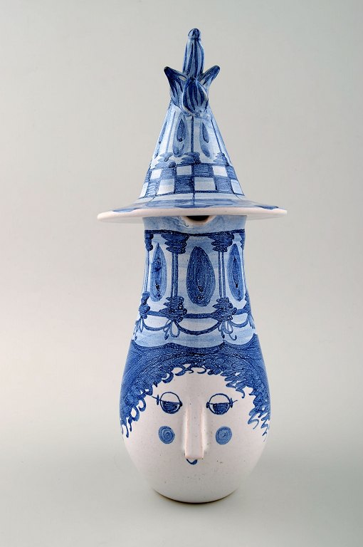 Wiinblad pitcher with hat, hand painted, blue / white.
Bjorn Wiinblads Workshop K 8.