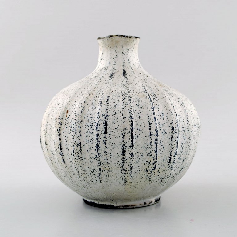 Svend Hammershoi for Kähler, Denmark, glazed vase, 1930s.