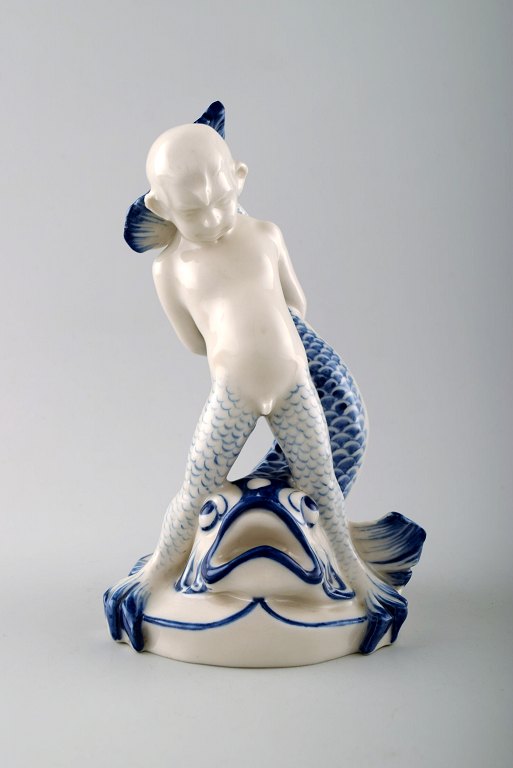 Sjælden Rörstrand porcelænsfigur, havdreng og fisk. 
