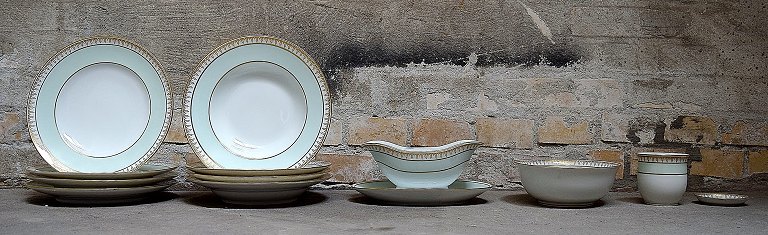 B & G, Bing & Grondahl Thorvaldsen, complet 4 person dinner service.
