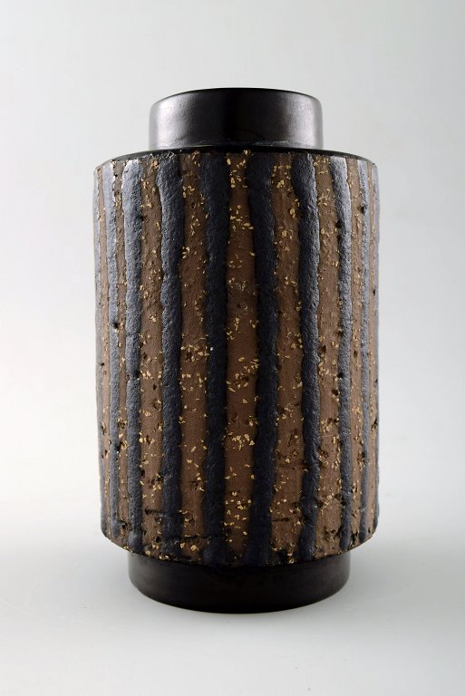 Mari Simmulson for Upsala-Ekeby "Ringo" keramik vase. 
