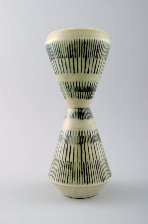 Carl-Harry Stalhane for Rorstrand / Rørstrand, ceramic vase.
