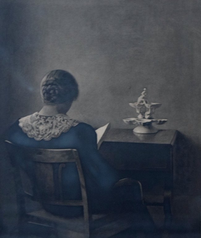 Peter Ilsted: A woman reading. 1925. Opus 47. Mezzotint. 
