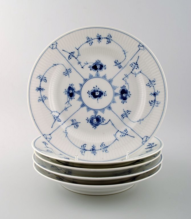 Royal Copenhagen Blue Fluted Plain Lunch Plate, 22.5 cm.
5 plates in stock.