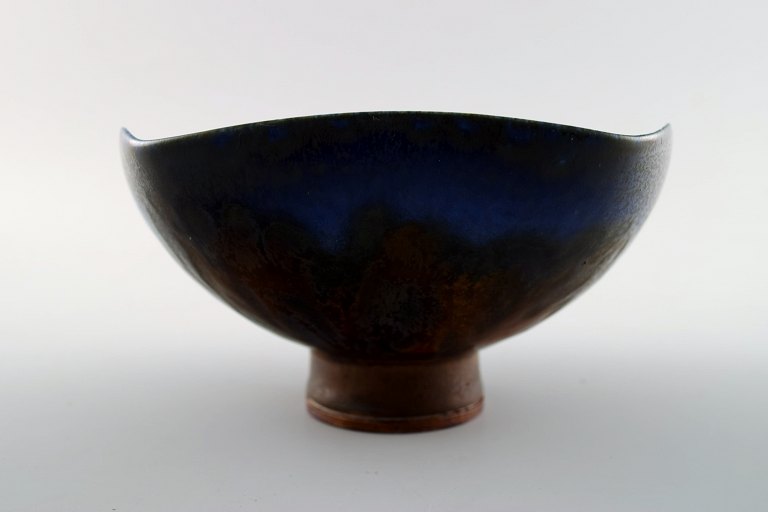 Berndt Friberg Studio ceramic bowl. Modern Swedish design.
Unique, handmade.