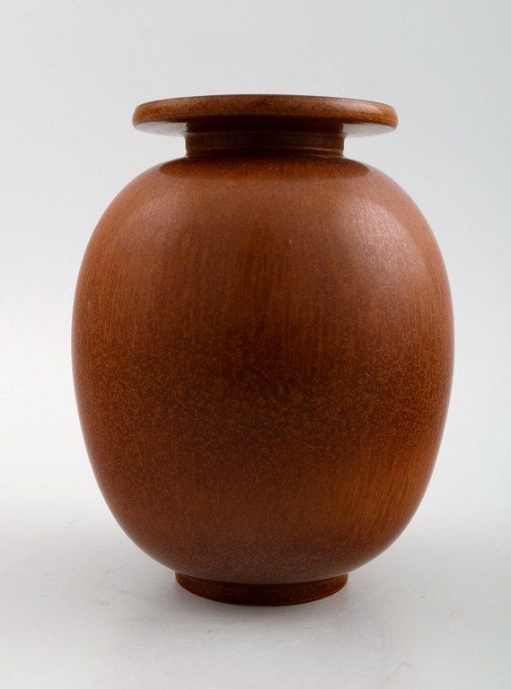 Rorstrand / Rörstrand stoneware vase by Gunnar Nylund.
