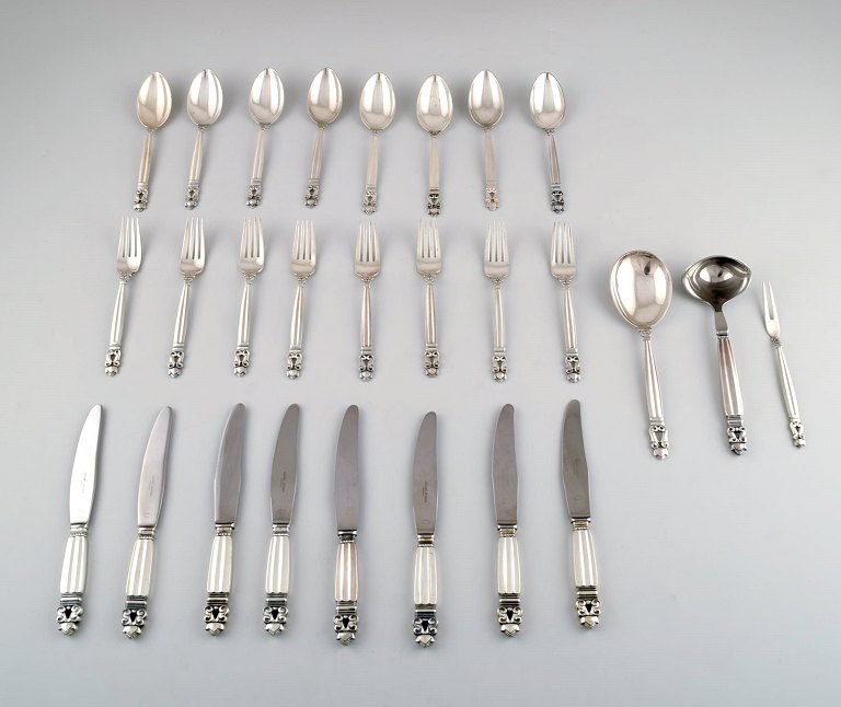 Georg Jensen "Acorn" Full dinner service for eight people. Sterling silver.
Designer: Johan Rohde.