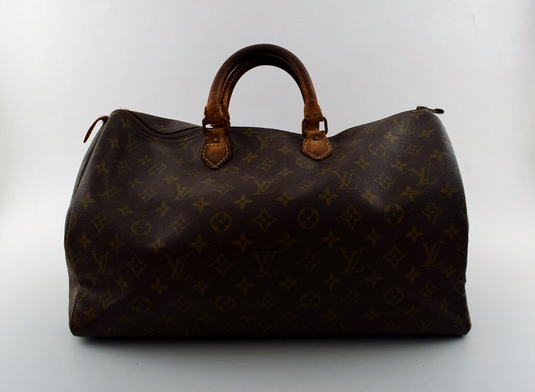 Louis Vuitton: Monogram canvas vintage 60s bag with two leather straps.