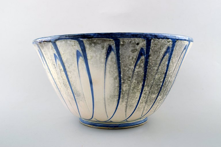 Kähler, Denmark, large glazed stoneware bowl.
