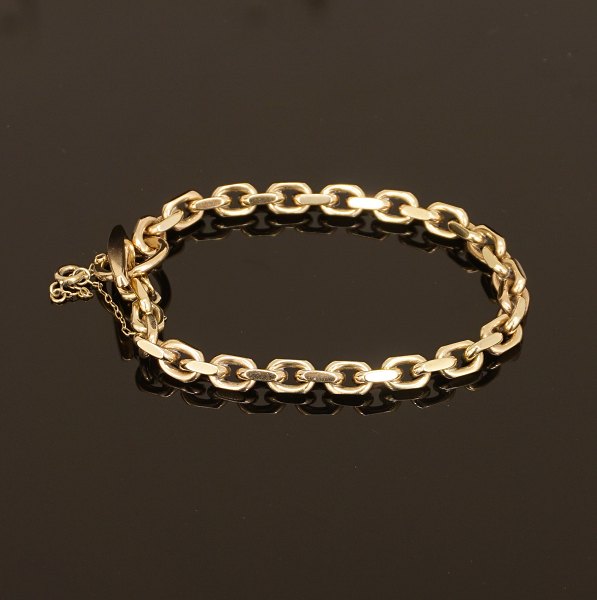 K. Laursen, Denmark: Anchor bracelet. 8ct gold. L: 19,5cm. W: 26,5gr