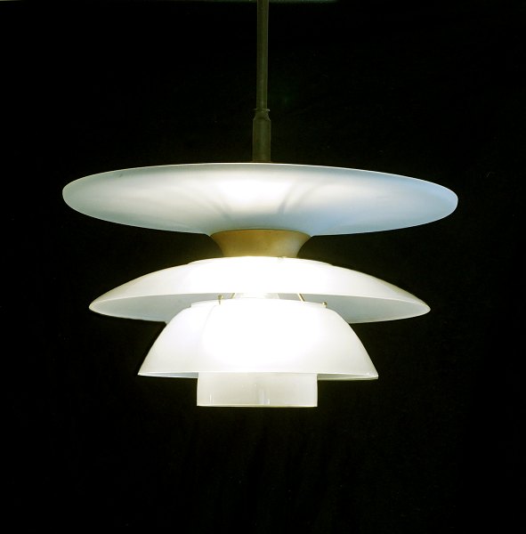 Poul Henningsen für Louis Poulsen: Seltene Deckenlampe PH 4 4½/4. D: 43cm