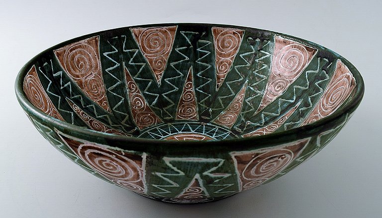 Roger Picault for Vallauris, France.
Large hand-painted ceramic bowl.