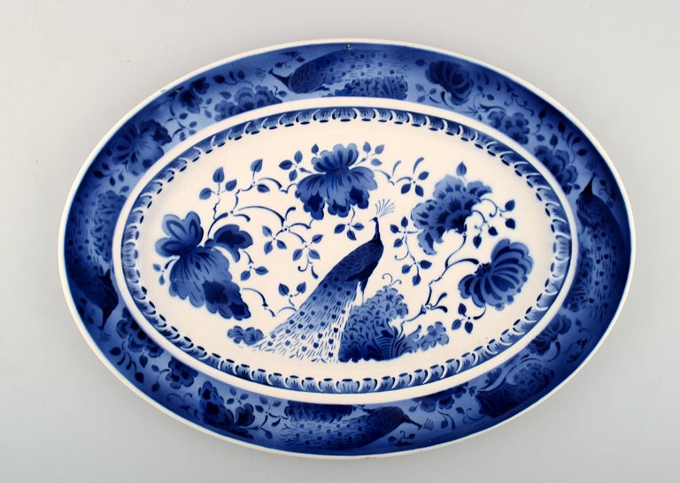 Peacock from Copenhagen faience / Aluminia.
Large oval platter in earthenware.