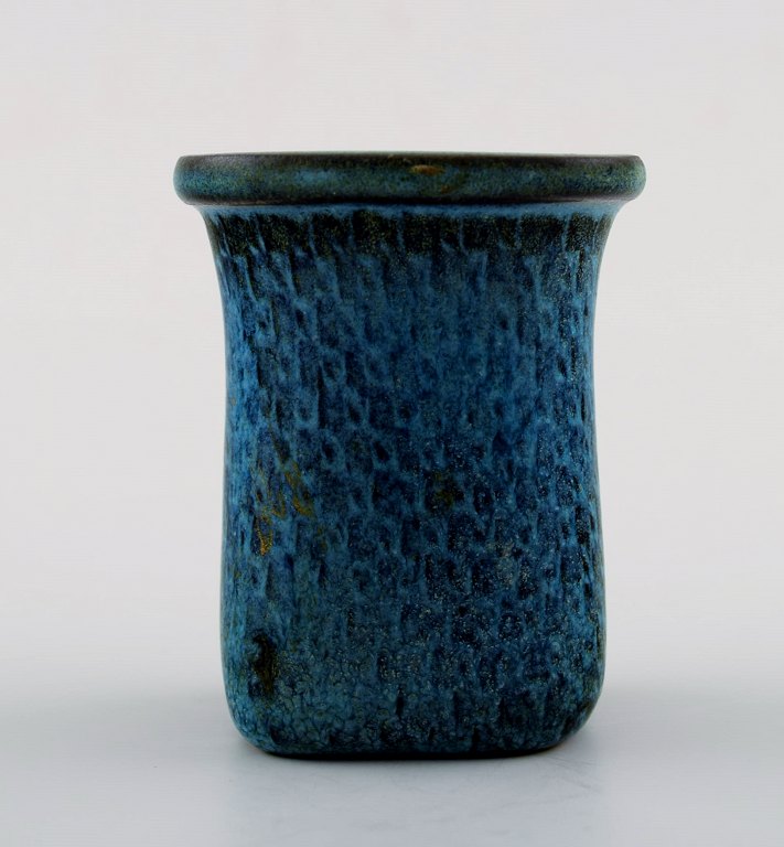 Stig Lindberg (1916-1982), Gustavsberg Studio hand, keramik miniature vase.