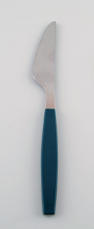 12 middagsknive, Henning Koppel. Strata bestik af rustfrit stål og grøn plast. 
Fremstillet hos Georg Jensen.