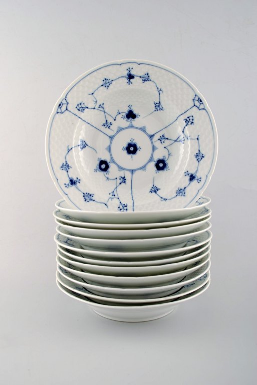 Bing & Grondahl, B&G blue fluted 12 soup / pasta / porridge plates.

