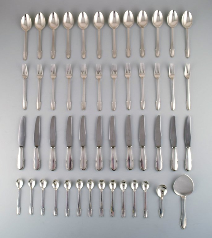 Georg Jensen Kugle komplet 12 personers service.
