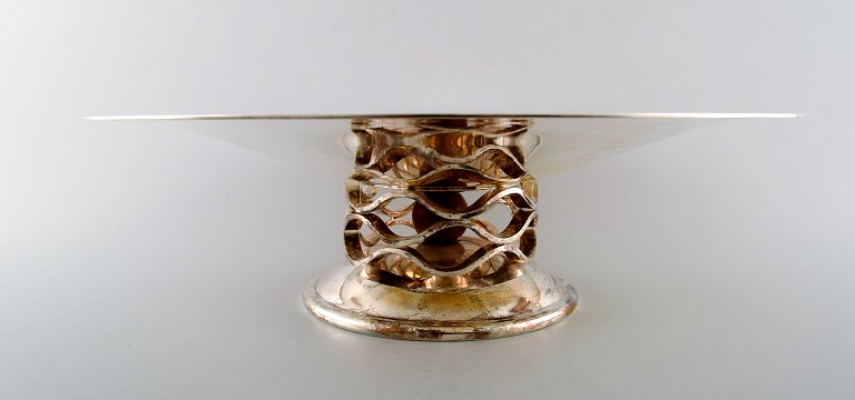 Large Art Deco centerpiece, silver plated, designed by Christian Fjerdingstad 
for Christofle.