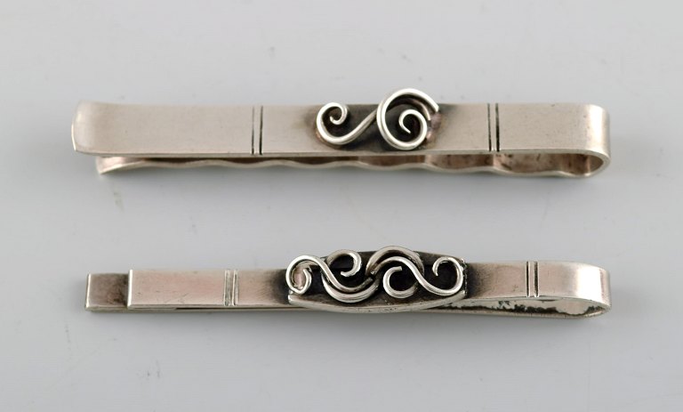 Willy Kromar, Bagsvaerd, two Brooches Art Deco style silver.