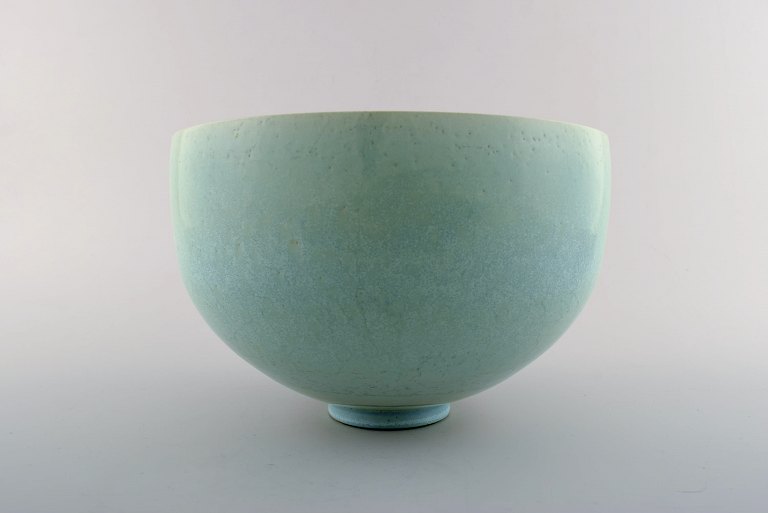 Unique Ceramics bowl by Birthe Sahl, Halvrimmen, Denmark.