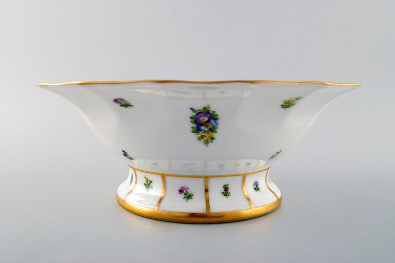 Royal Copenhagen Henriette centerpiece. Hand-painted porcelain, No. 444/8530.