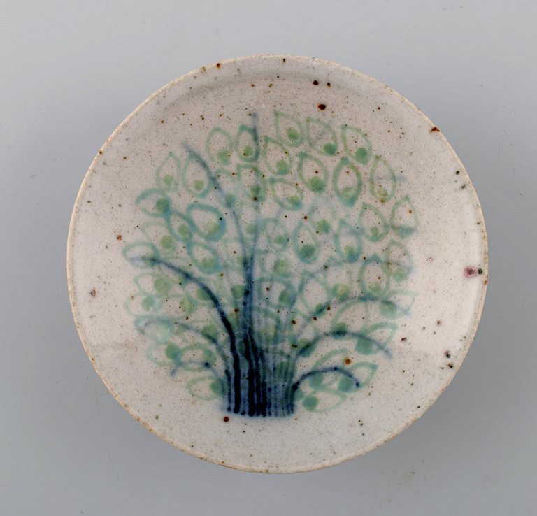 Snorre Stephensen: Lille skål af stentøj dekoreret med træ i blå og grøn glasur 
samt med transparent overglasur.