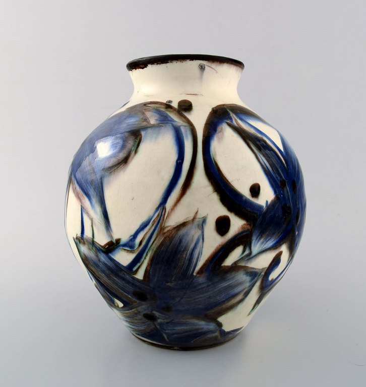 Kähler, Denmark, glazed stoneware vase in modern design.
1930 / 40s. Cow horn technique.