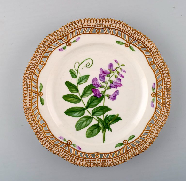 Royal Copenhagen Flora Danica openwork plate # 20/3554.