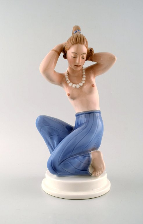 Jens Jacob Bregnø for Dahl-Jensen. Figure of porcelain nr. 1177, 