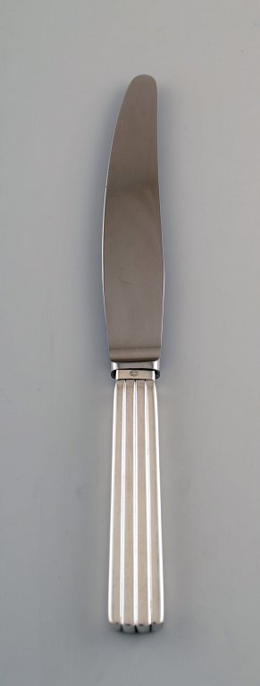 Georg Jensen Sterlingsølv Bernadotte frokostkniv. 14 stk på lager.
