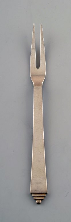Georg Jensen Pyramid serving fork/ herring fork.
Sterling silver.
2 pcs. in stock.