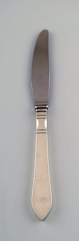Georg Jensen. Continental (Antik) middagskniv (langt skaft) i sølv, sølvbestik, 
hammerslået.