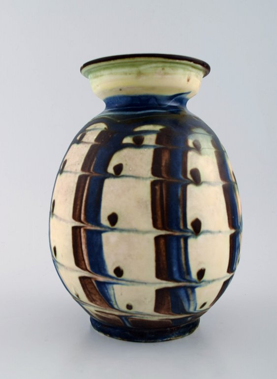 Kähler, Denmark, glazed stoneware vase in modern design.
1930/40 s. Cow horn technique.