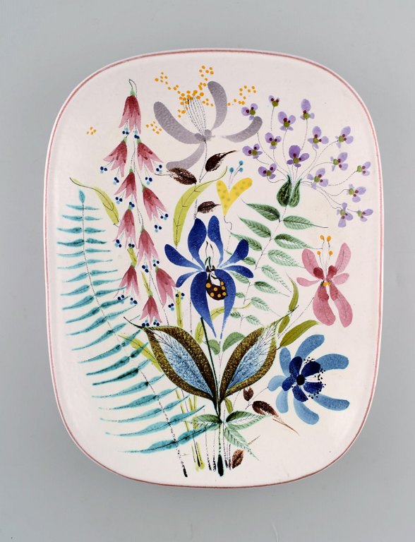 Fad dekoreret med blomster, Stig Lindberg, Gustavsberg studio. Fajance. 
1940´erne.