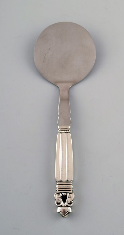 Georg Jensen "Acorn" serving spade, sterling silver and steel.
Designer: Johan Rohde.