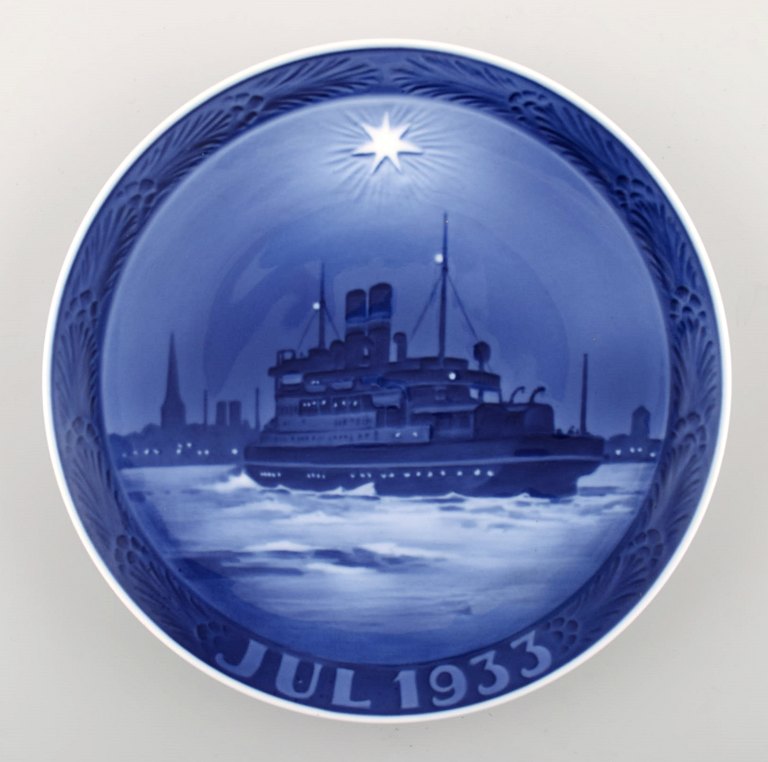 Royal Copenhagen, Christmas plate from 1933.
