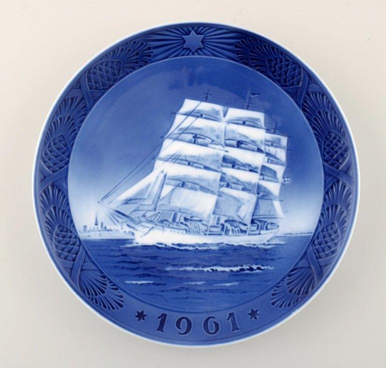 Royal Copenhagen, Christmas plate from 1961.