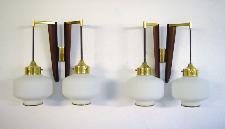A pair of STILNOVO modernist wall lamps in teak and brass. Opal glass.
