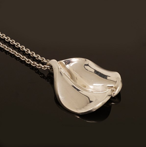 Hans Hansen, Denmark: A large pendant, sterlingsilver. Size: 5,5x5cm. W: 44,8gr