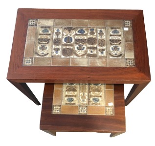 2 tables with baca tiles
Haslev Møbelfabrik, Den Kongelige Porcelænsfabrik / Royal Copenhagen
Mahogany and earthenware
Small, l 36 cm, w 5 cm, h 38 cm
Big, l 58 cm, w 35 cm, h 50 cm
Good condition
Severin Hansen, Nils Thorsson
2
