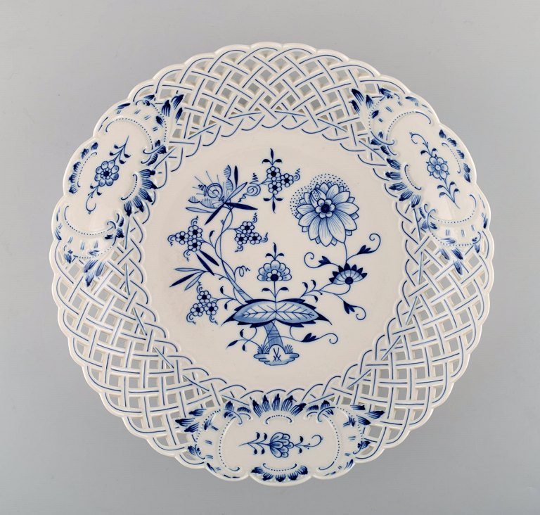 Meissen løgmønstret gennembrudt skål, 1900-tallet. 
