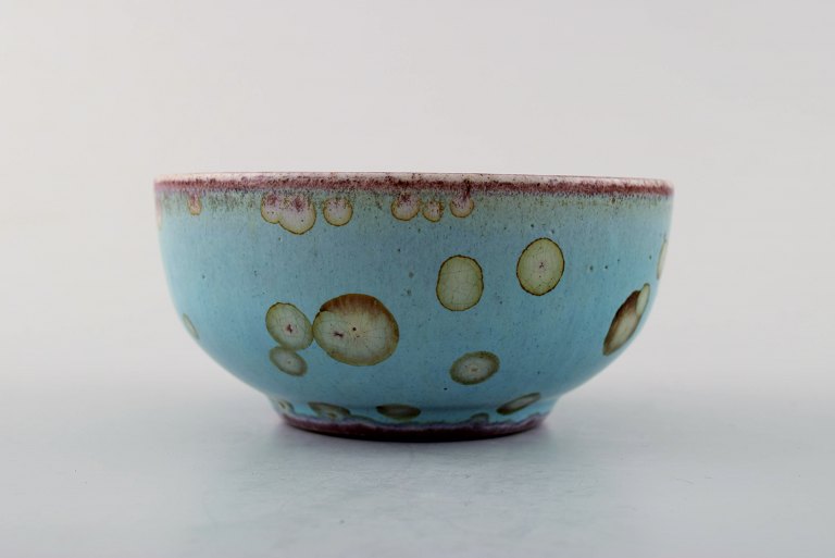 Valdemar Pedersen for B & G, Bing & Grondahl. Beautiful bowl in crystal glaze on 
turquoise background. Rare glaze.